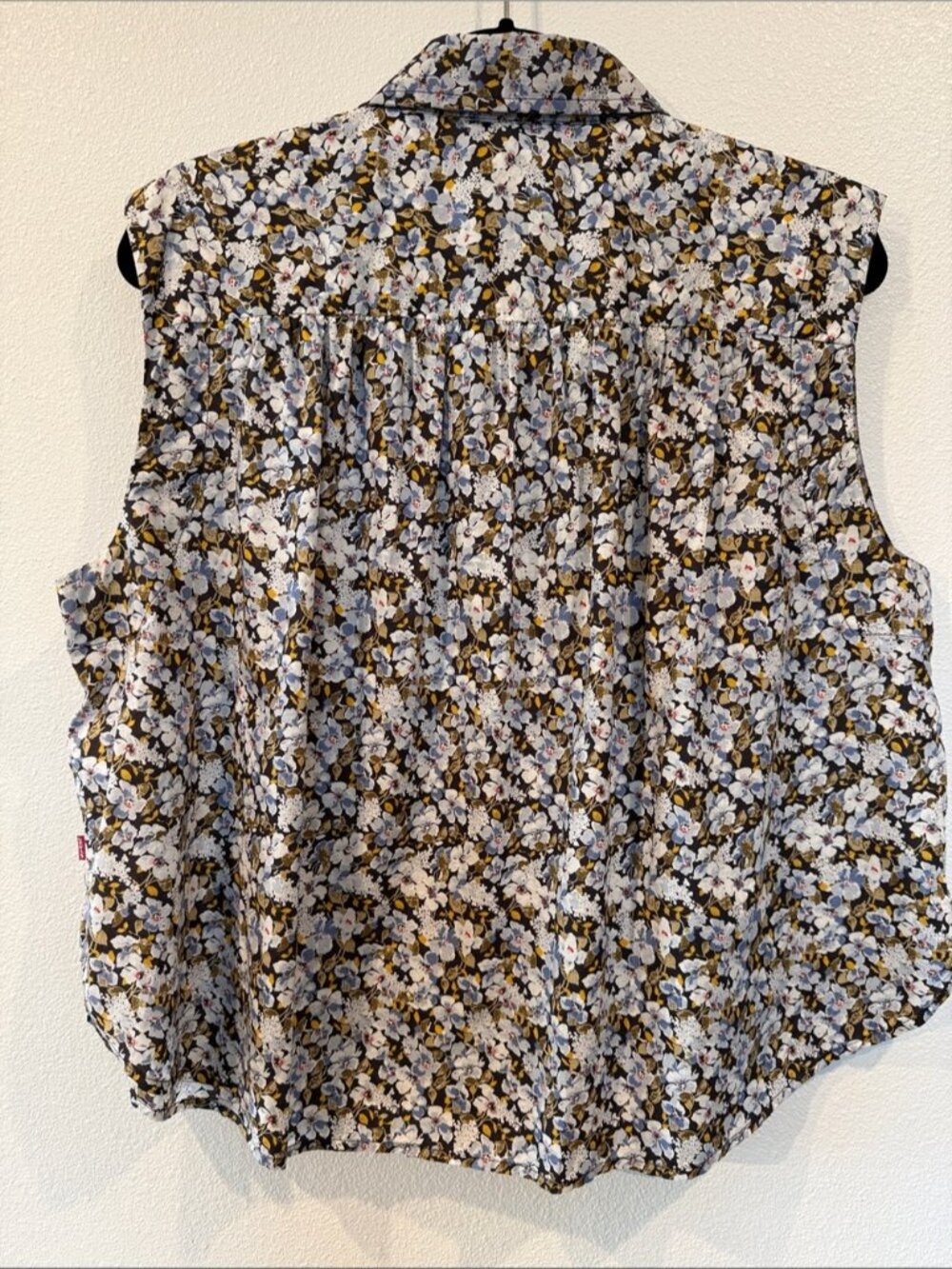 Button Front Top - Picture 2 of 5
